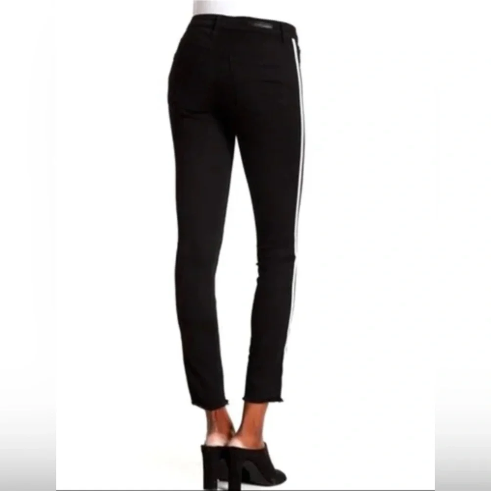 EUC- Articles of Society Black Sarah skinny jeans w/white race stripe frayed hem